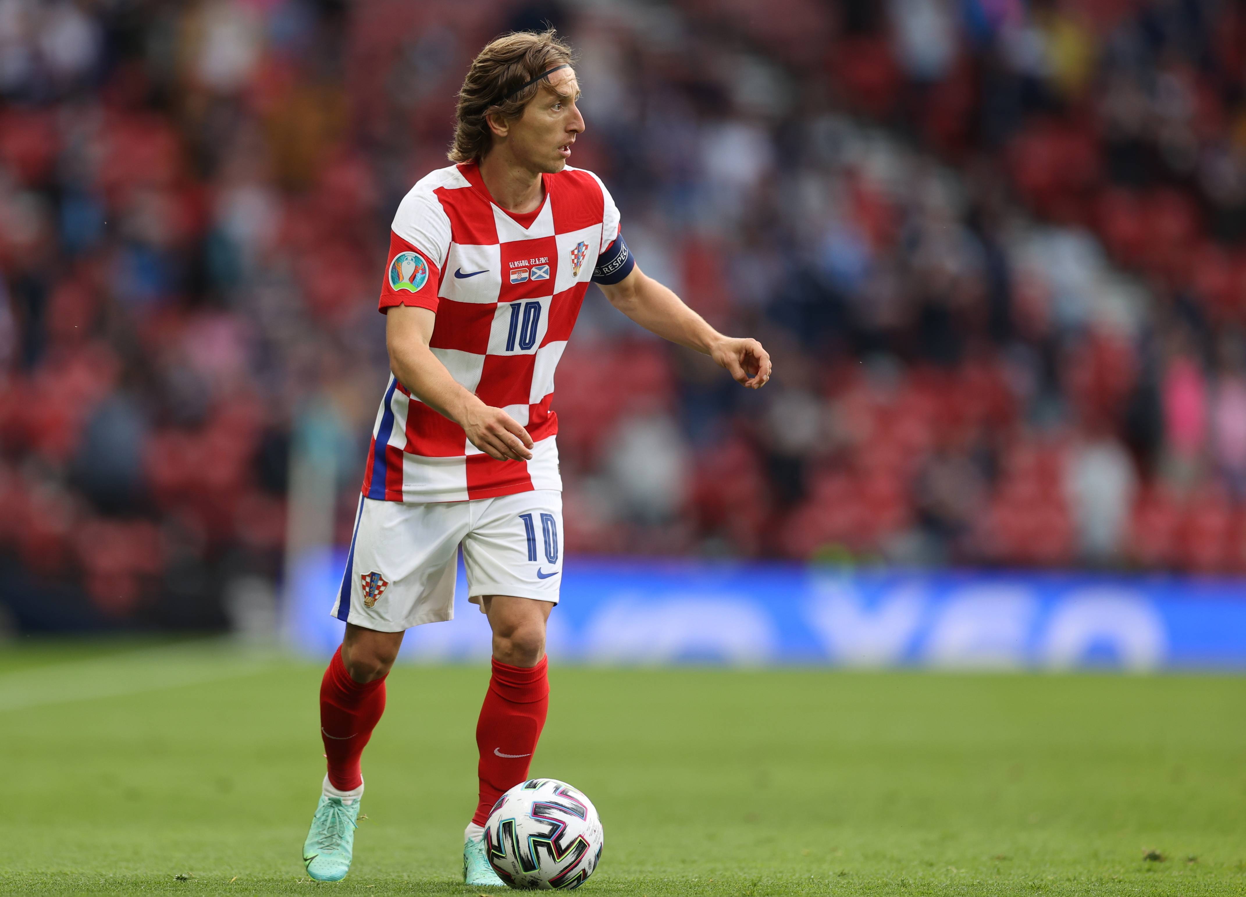 曝曼联接洽希腊17岁圣斗士！勇夺欧战冠军创造历史，皇马也感兴趣